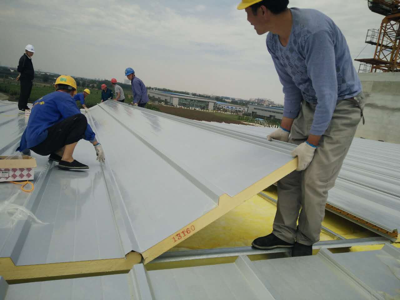 保溫板粘粘施工.jpg 保溫板粘粘施工.jpg