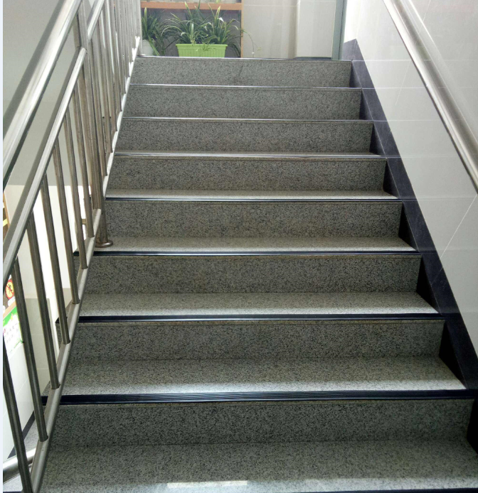 樓梯防滑條常用材質.png 樓梯防滑條常用材質.png