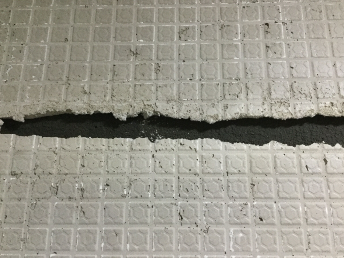 瓷磚邊角空鼓.png 瓷磚邊角空鼓.png